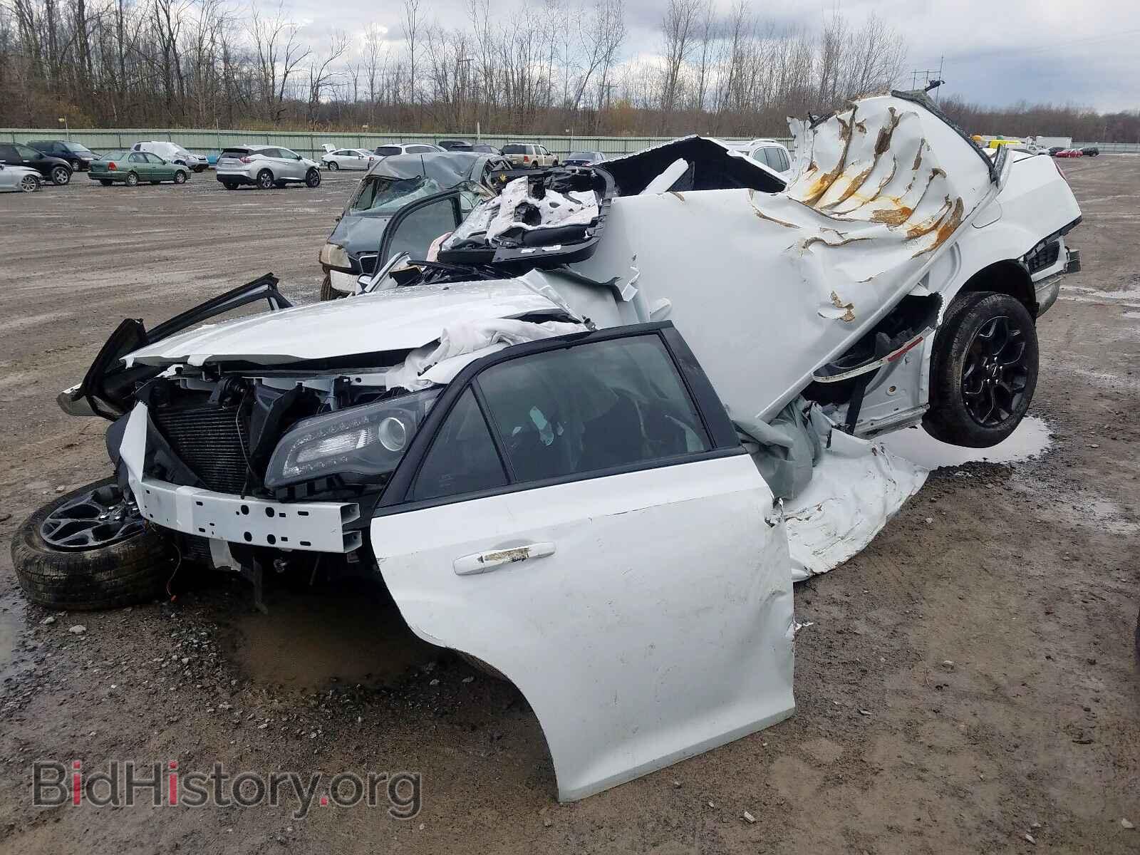 2019 CHRYSLER 300 - VIN: 2C3CCAGG0KH632139 - Фото 2