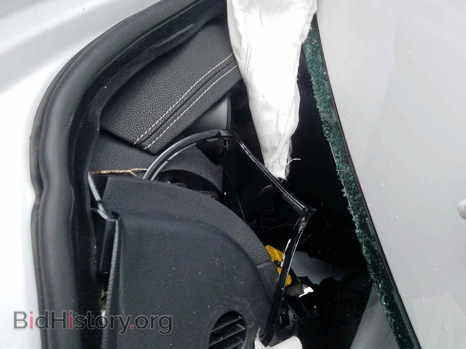 2019 CHRYSLER 300 - VIN: 2C3CCAGG0KH632139 - Фото 8