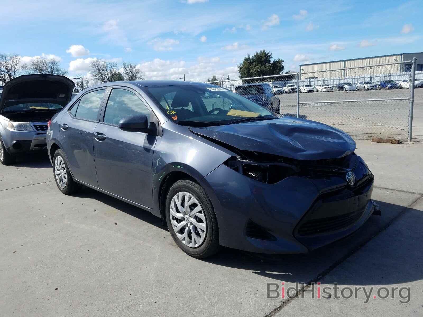 Photo 5YFBURHE8HP628018 - TOYOTA COROLLA 2017