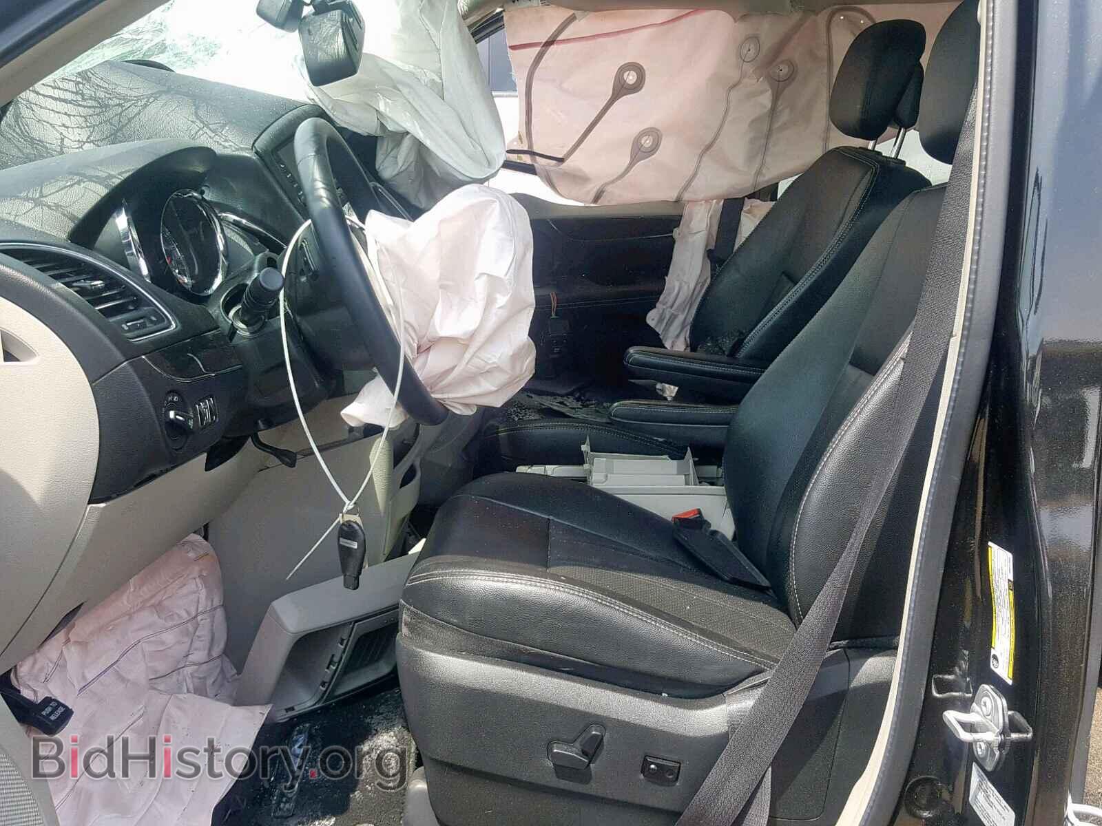 2016 CHRYSLER TOWN & COU - VIN: 2C4RC1CGXGR247863 - Фото 5
