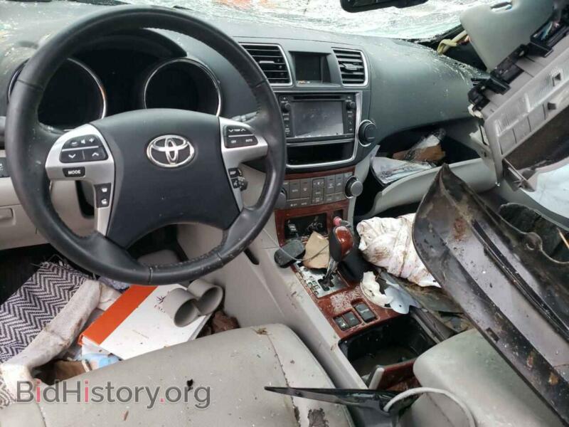 2013 Toyota HIGHLANDER (VIN 5TDDK3EH8DS202227) — photo 8 of 13