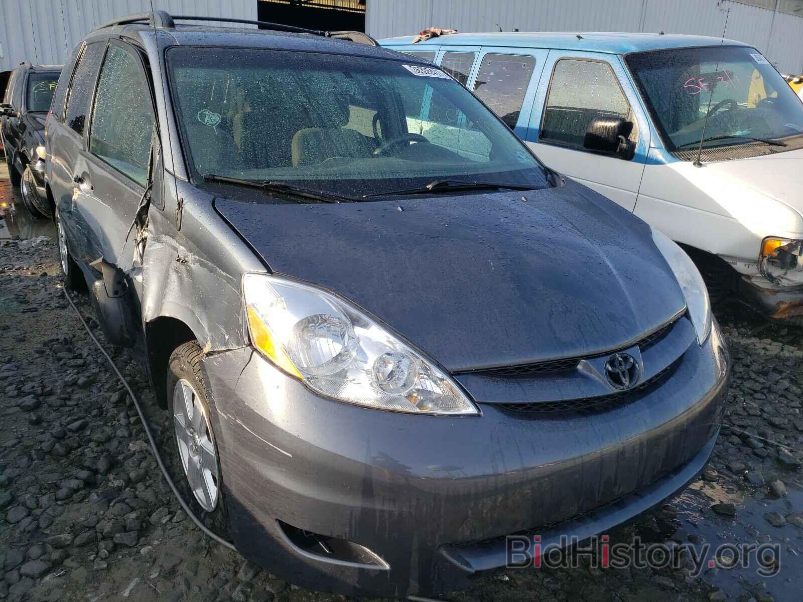 Фотография 5TDKK4CC0AS331174 - TOYOTA SIENNA 2010