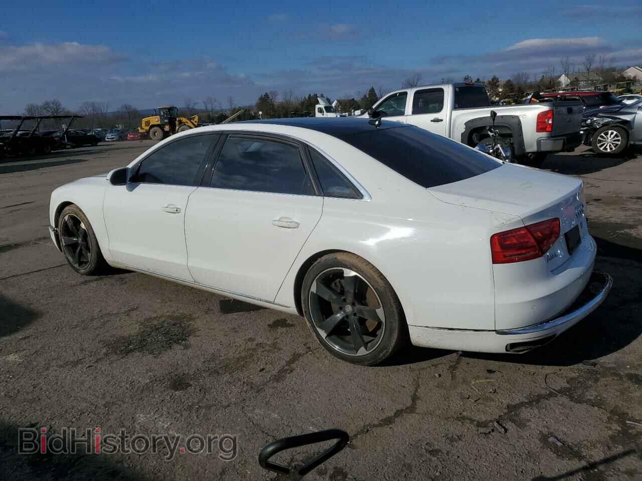 2011 AUDI A8 - VIN: WAURVAFD9BN016841 - Фото 2