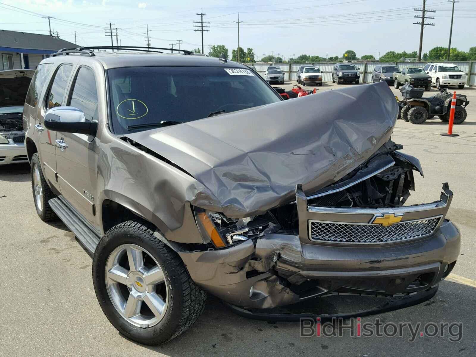 Photo 1GNSKAE01BR360546 - CHEVROLET TAHOE K150 2011