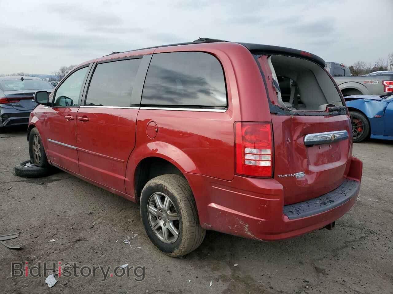 2008 CHRYSLER MINIVAN - VIN: 2A8HR54P28R621621 - Фото 2