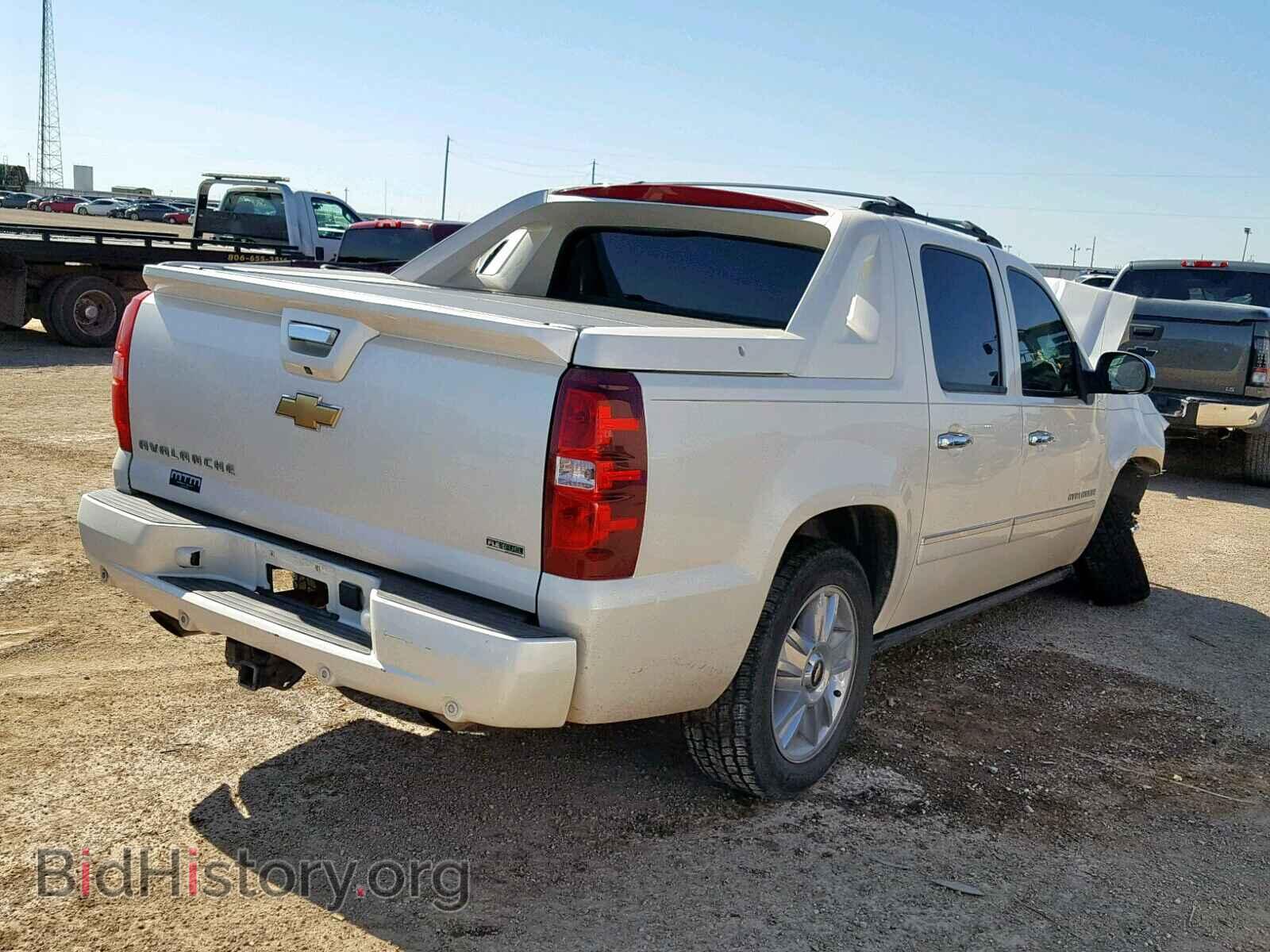 2011 CHEVROLET AVALANCHE - VIN: 3GNTKGE30BG323005 - Фото 4