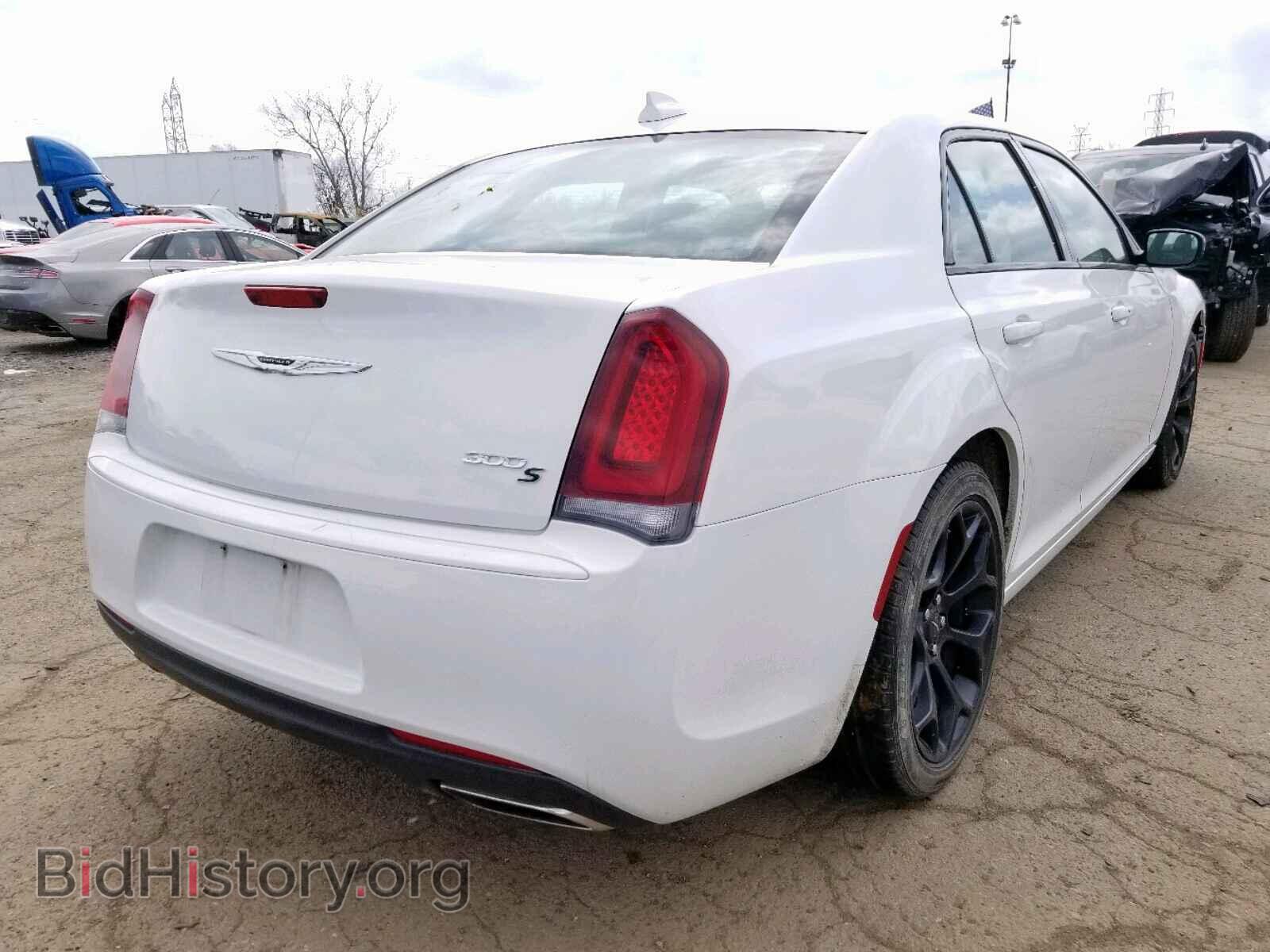 2019 CHRYSLER 300 - VIN: 2C3CCABG9KH628596 - Фото 4