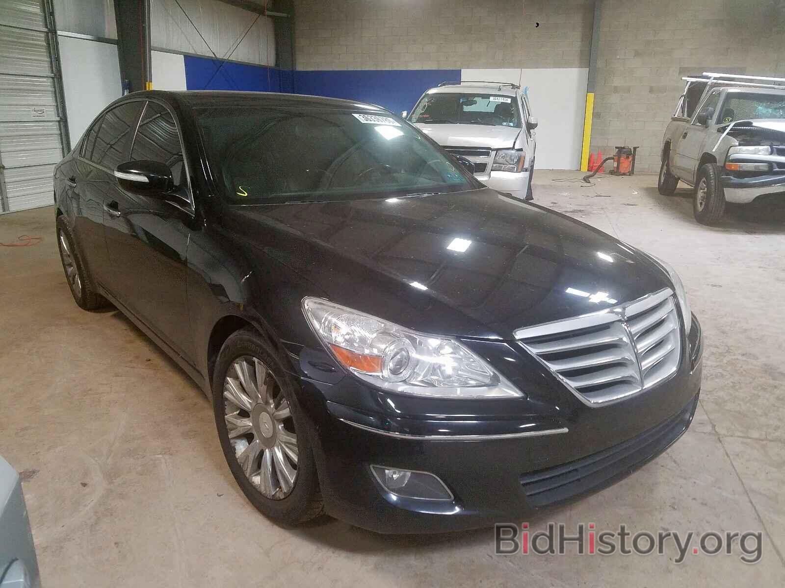 Photo KMHGC4DE9AU105774 - HYUNDAI GENESIS 2010