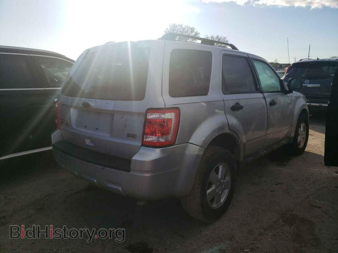 2011 FORD ESCAPE - VIN: 1FMCU0DG6BKC12056 - Фото 3