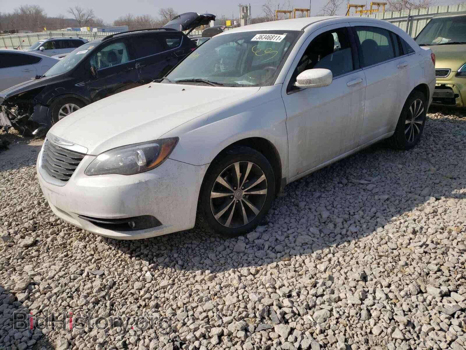 2013 CHRYSLER 200 - VIN: 1C3CCBBB7DN684749 - Фото 2