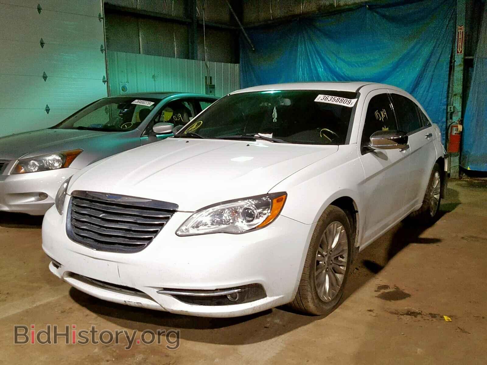 2011 CHRYSLER 200 - VIN: 1C3BC2FG0BN619028 - Фото 2