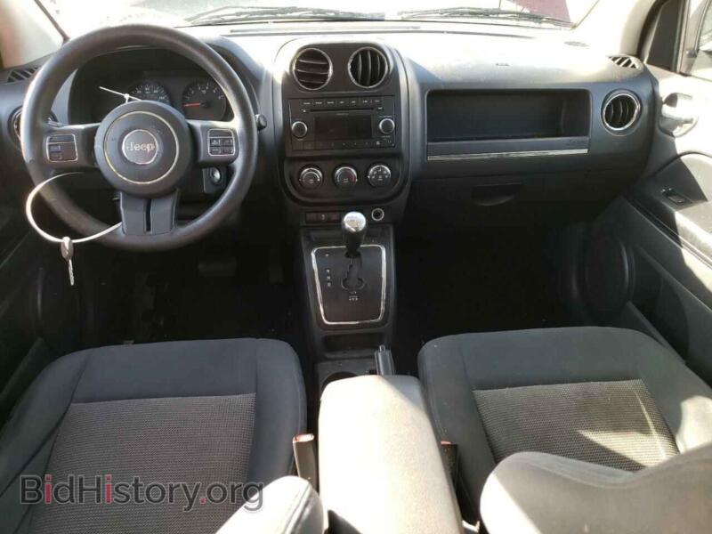 2011 Jeep COMPASS (VIN 1J4NT1FB2BD168899) — photo 8 of 13