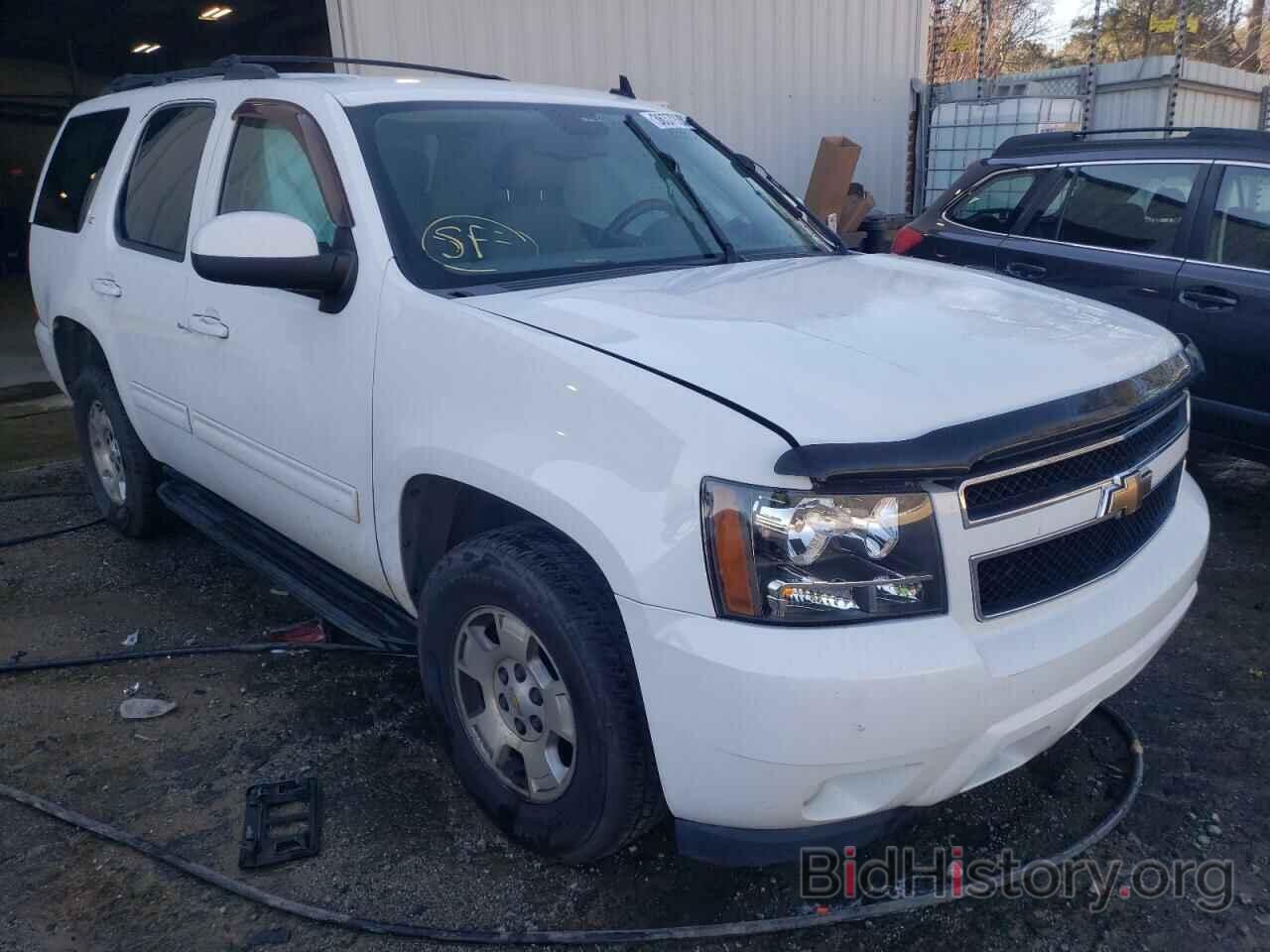 Photo 1GNSCBE0XBR266975 - CHEVROLET TAHOE 2011