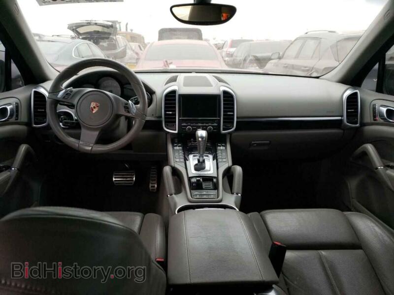 2011 Porsche CAYENNE (VIN WP1AB2A24BLA44030) — photo 8 of 13