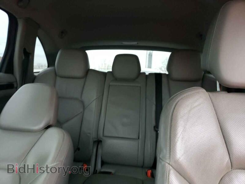 2011 Porsche CAYENNE (VIN WP1AB2A24BLA44030) — photo 10 of 13