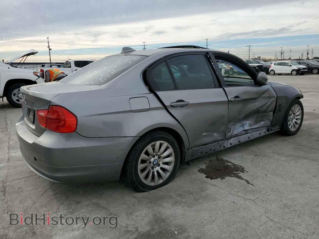 2009 BMW 3 SERIES - VIN: WBAPH57579NL79582 - Фото 3
