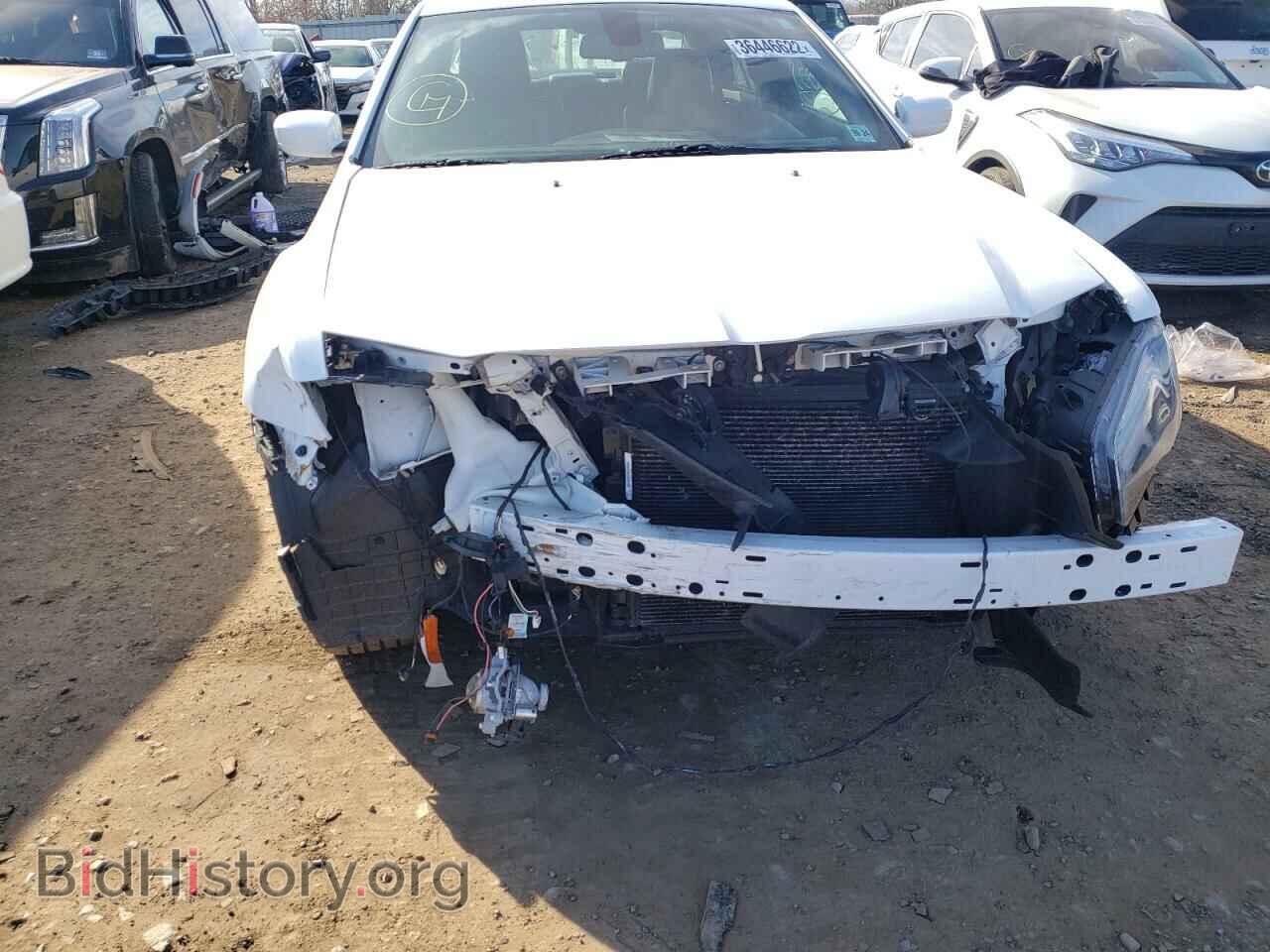 2019 CHRYSLER 300 - VIN: 2C3CCAGG5KH634422 - Фото 9