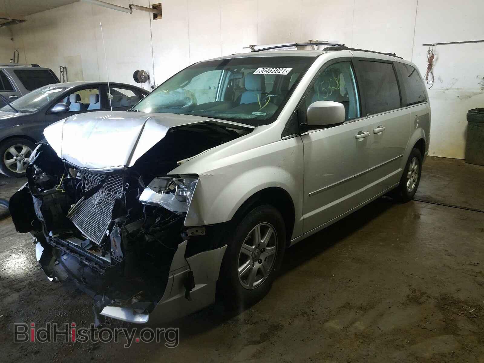 2010 CHRYSLER MINIVAN - VIN: 2A4RR8DX8AR358290 - Фото 2