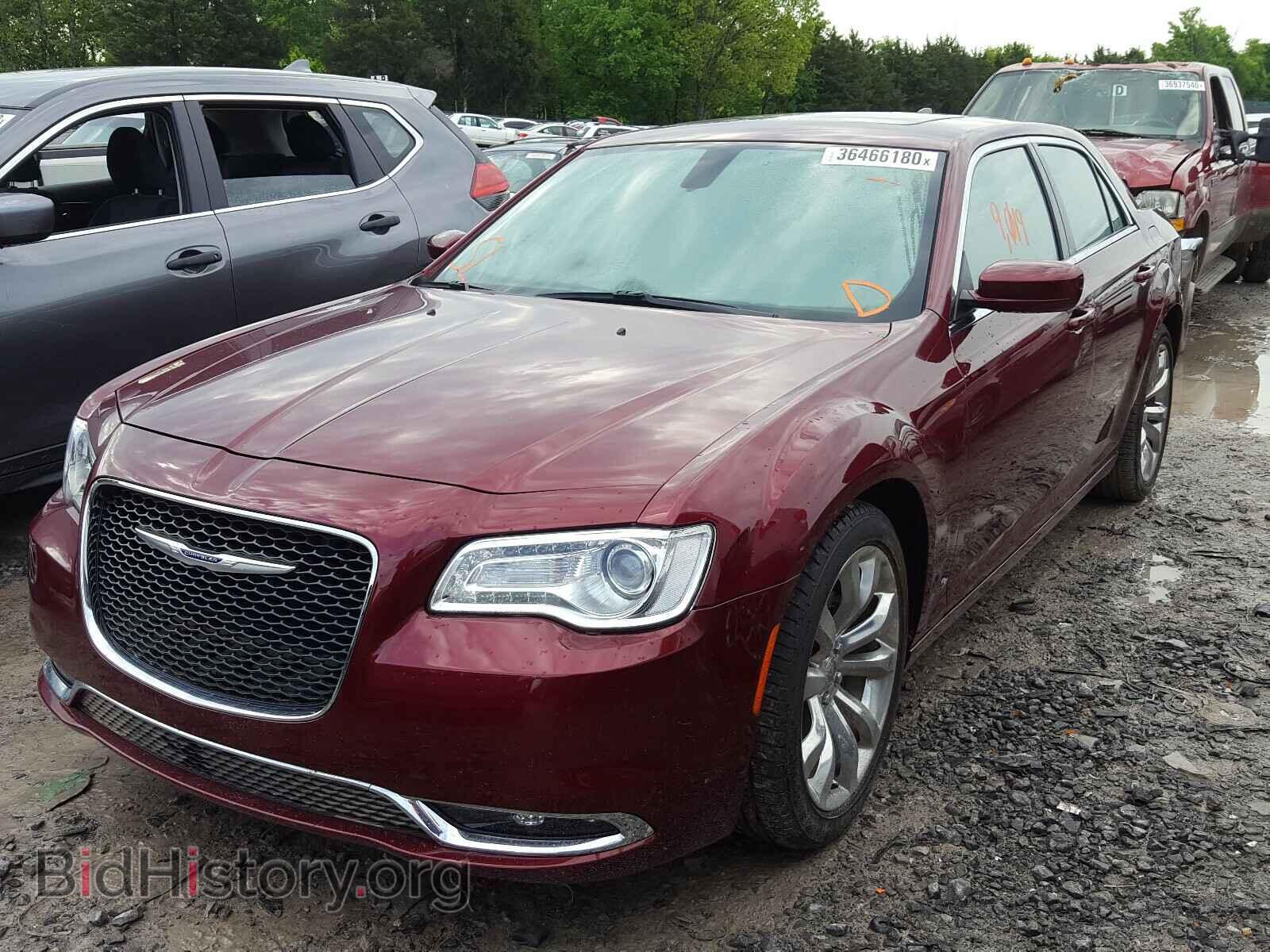 2019 CHRYSLER 300 - VIN: 2C3CCAAG4KH564937 - Фото 2
