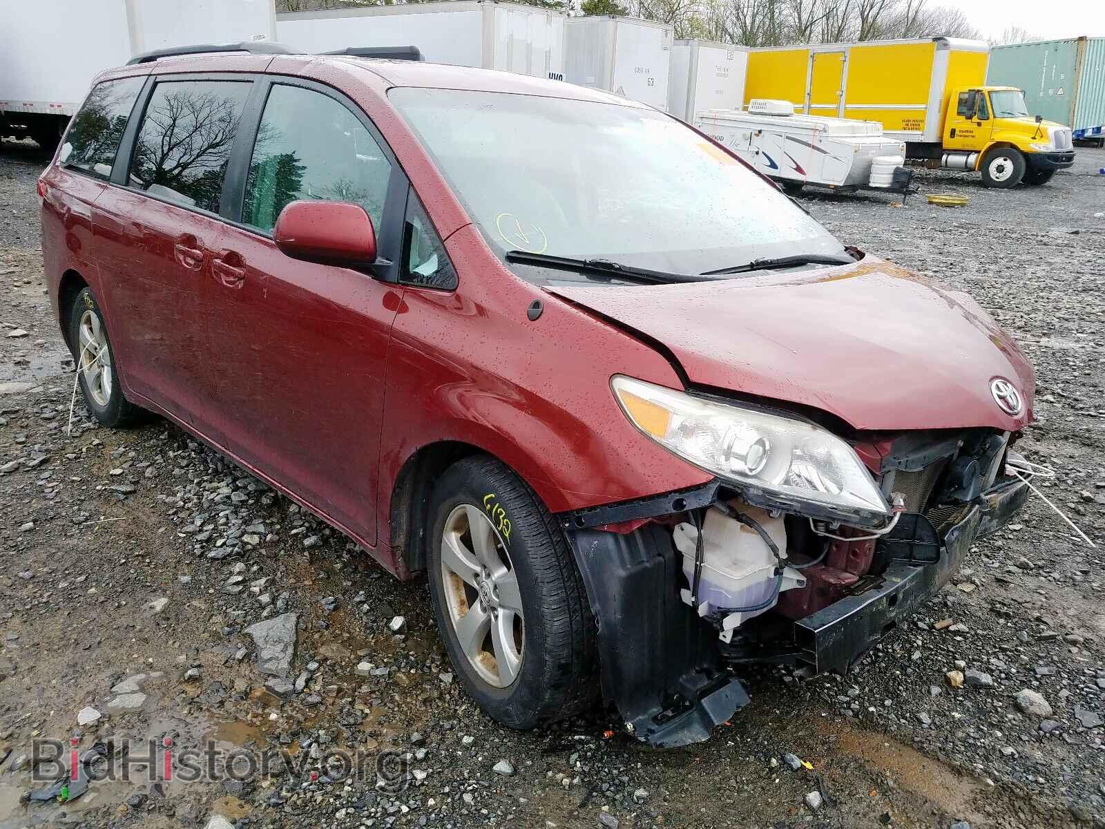 Photo 5TDKK3DC3BS059357 - TOYOTA SIENNA 2011