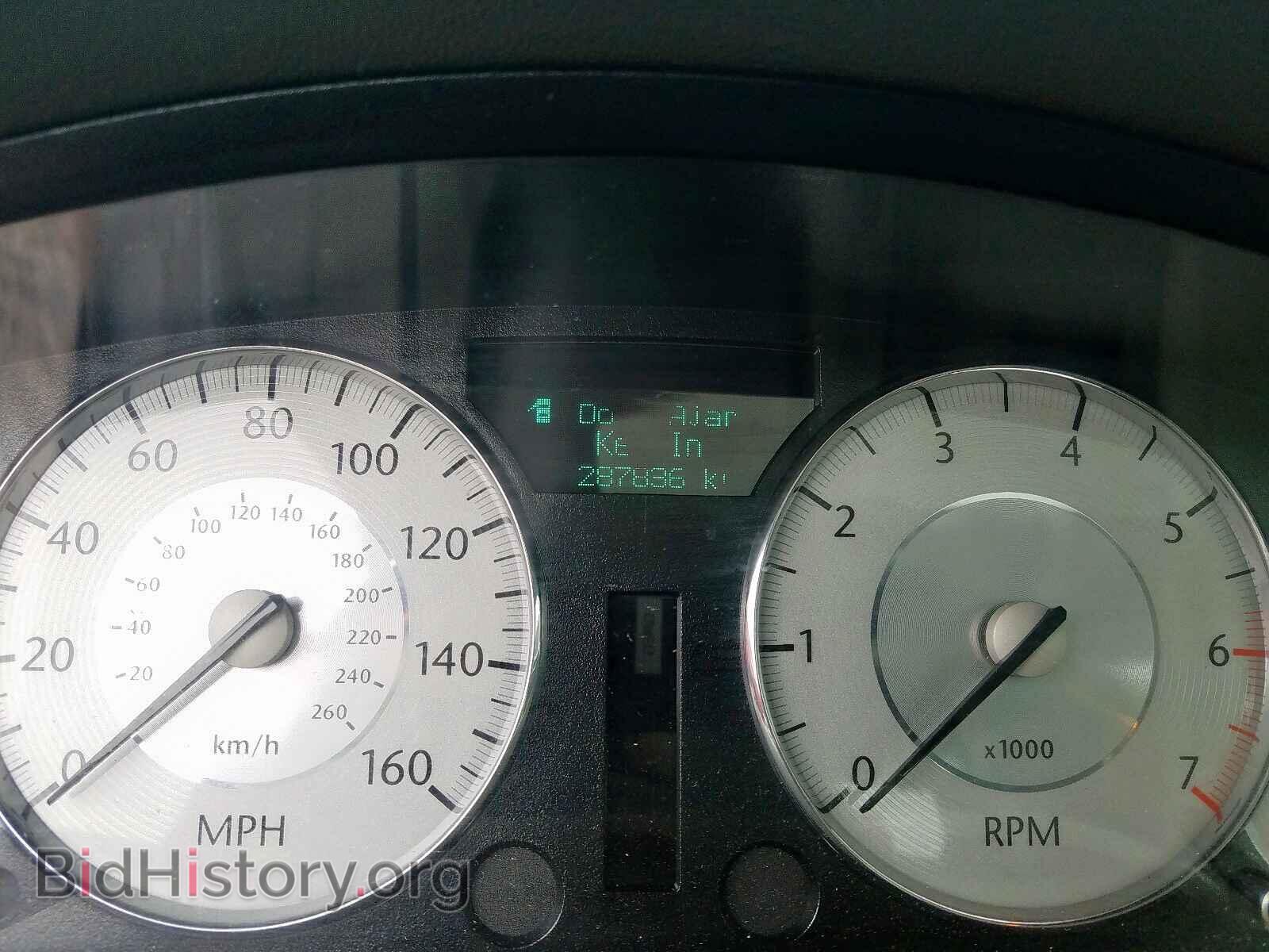 2008 CHRYSLER 300 - VIN: 2C3KA63HX8H335708 - Фото 8