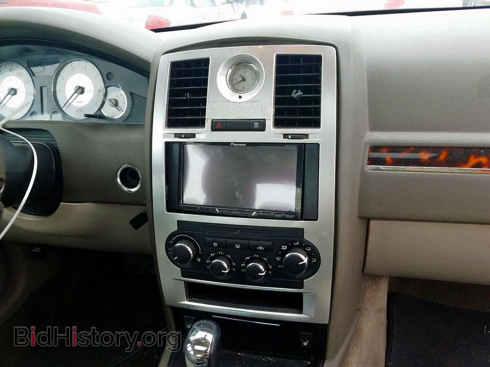 2008 CHRYSLER 300 - VIN: 2C3KA63HX8H335708 - Фото 9