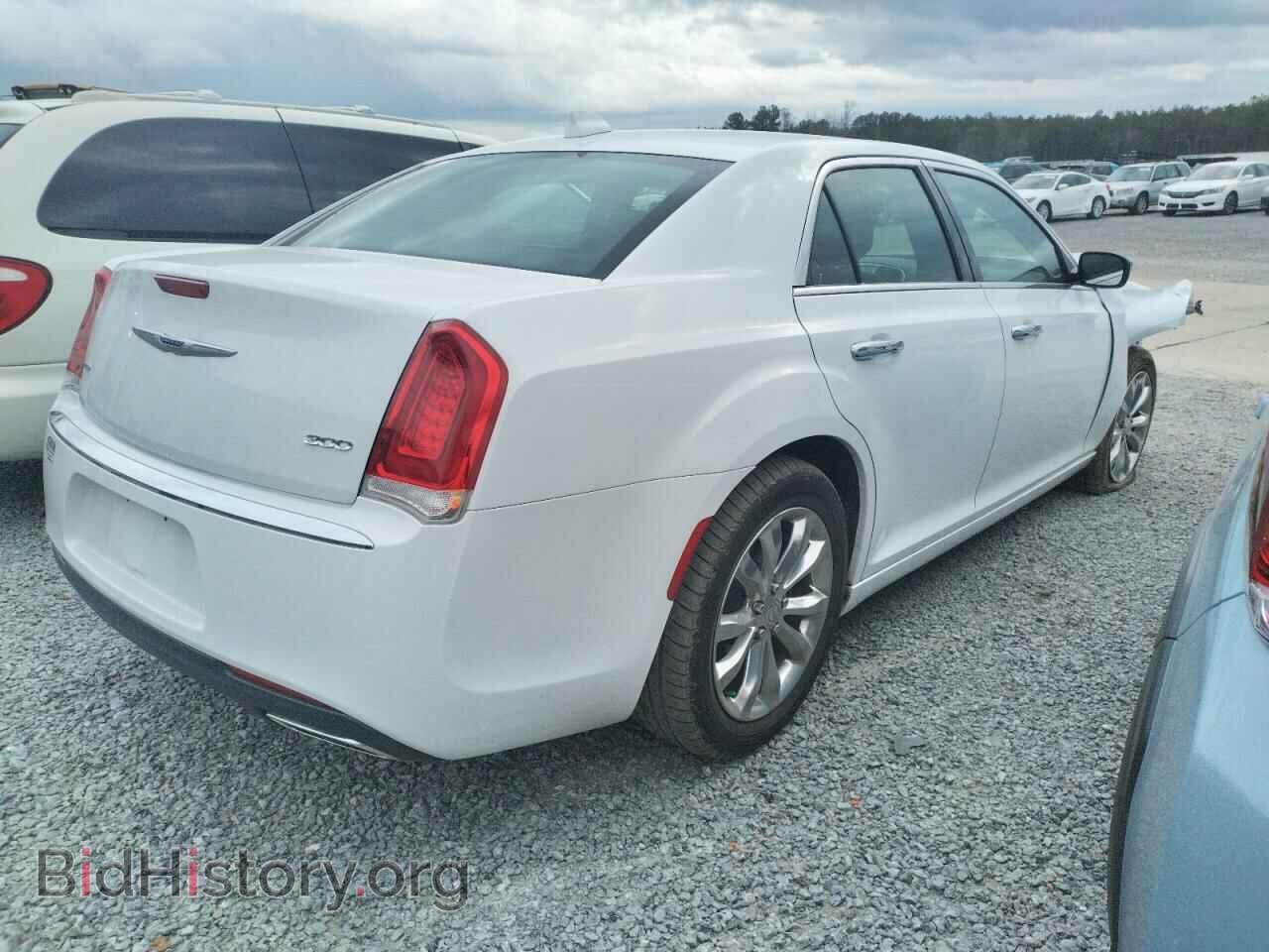 2019 CHRYSLER 300 - VIN: 2C3CCAKG1KH690963 - Фото 3