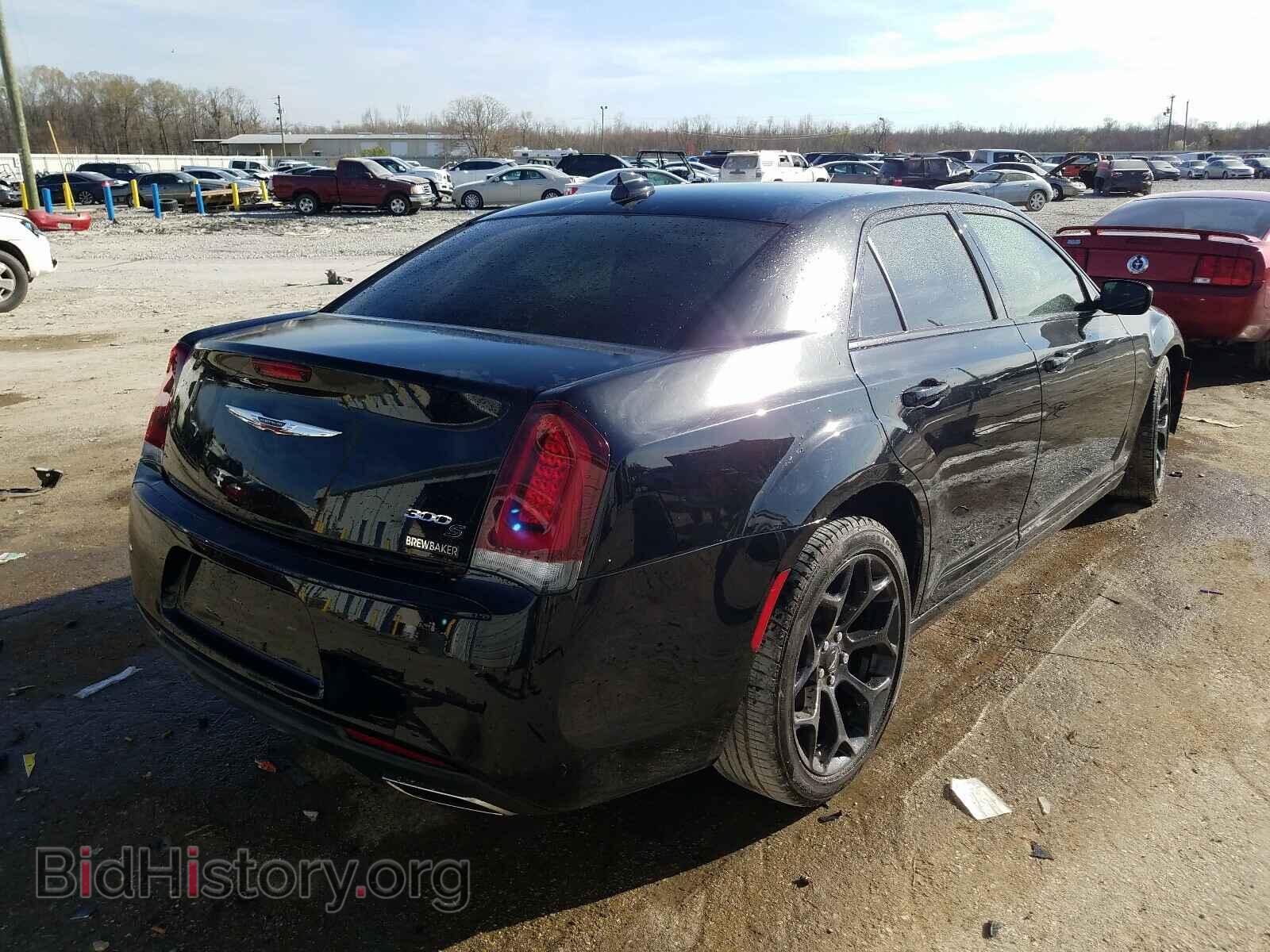 2019 CHRYSLER 300 - VIN: 2C3CCABG5KH590834 - Фото 4