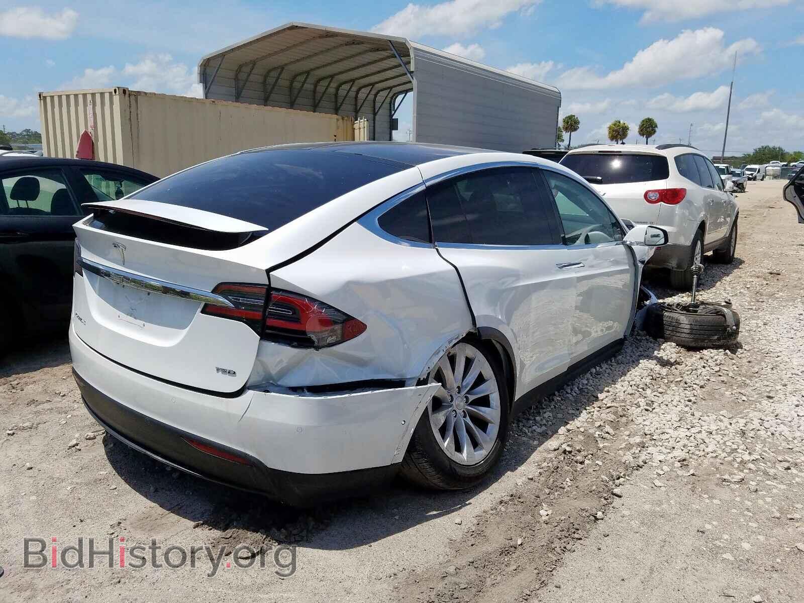 2017 TESLA MODEL X - VIN: 5YJXCDE20HF041796 - Фото 4