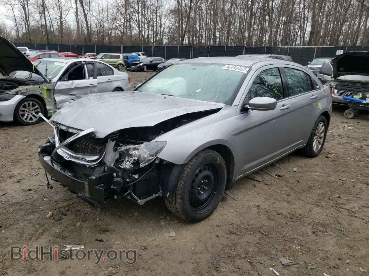 2013 CHRYSLER 200 - VIN: 1C3CCBAG8DN721949 - Фото 2