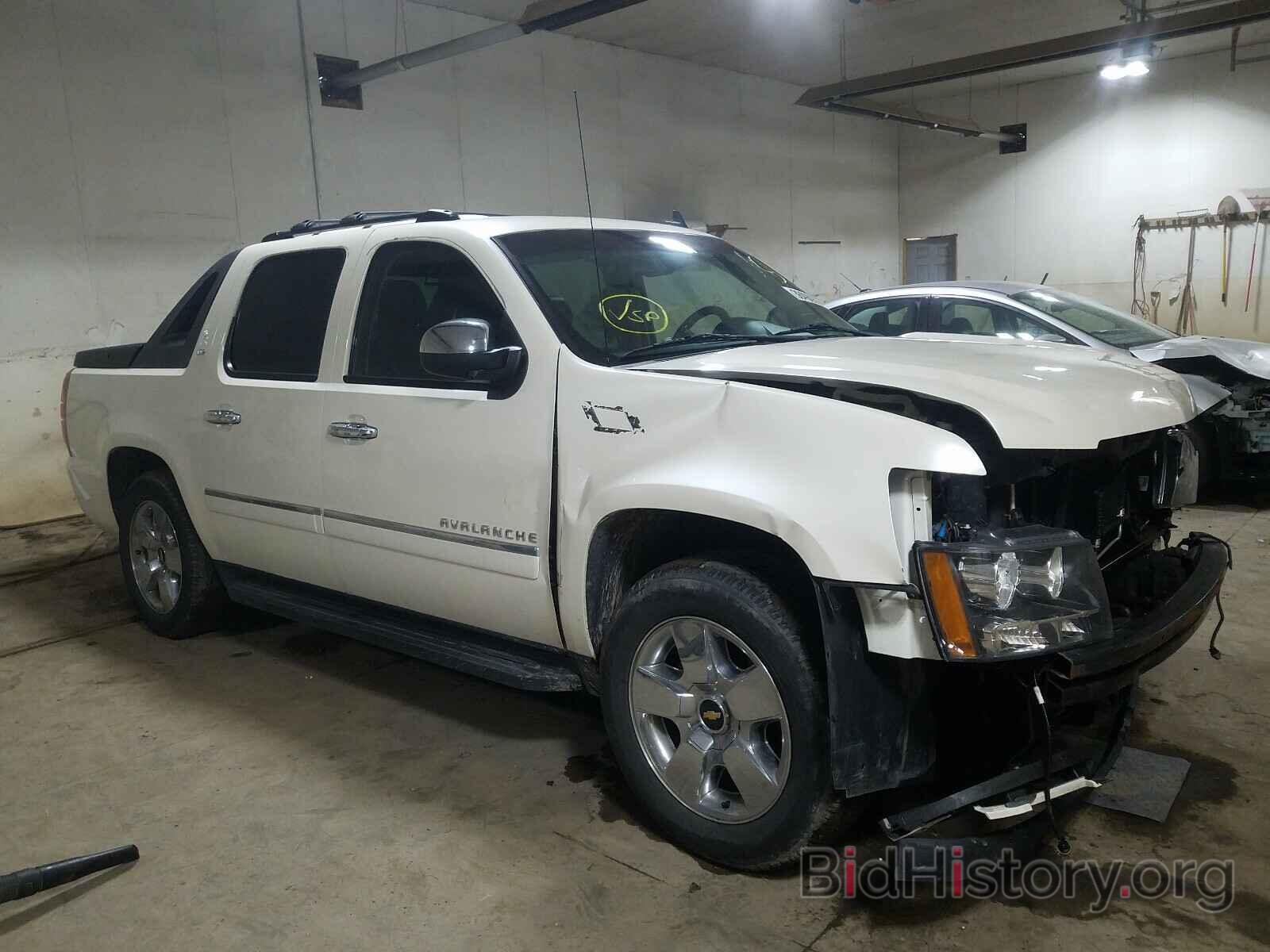 Photo 3GNVKGE03AG228726 - CHEVROLET AVALANCHE 2010