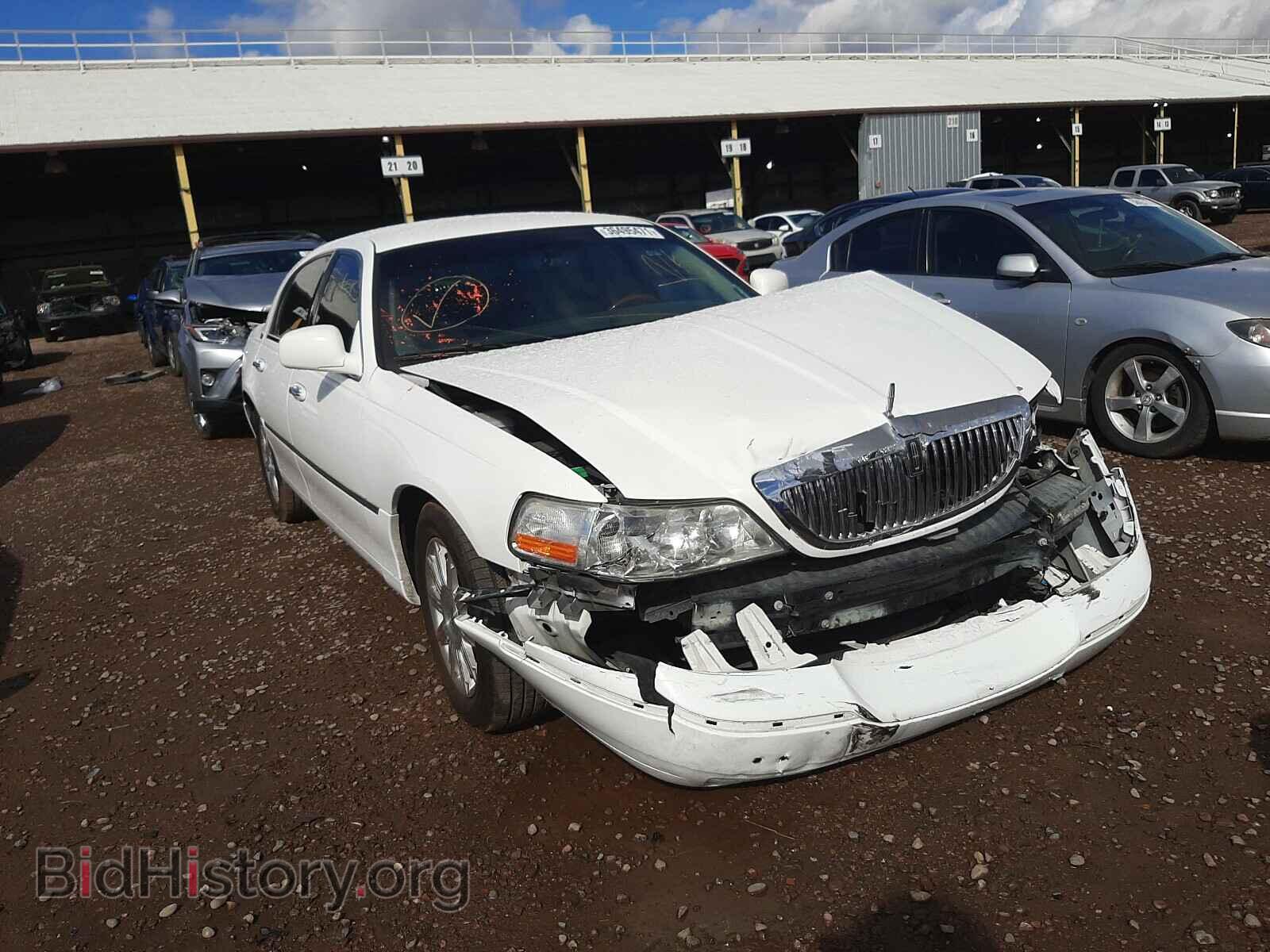 Photo 2LNBL8CV0BX759236 - LINCOLN TOWNCAR 2011