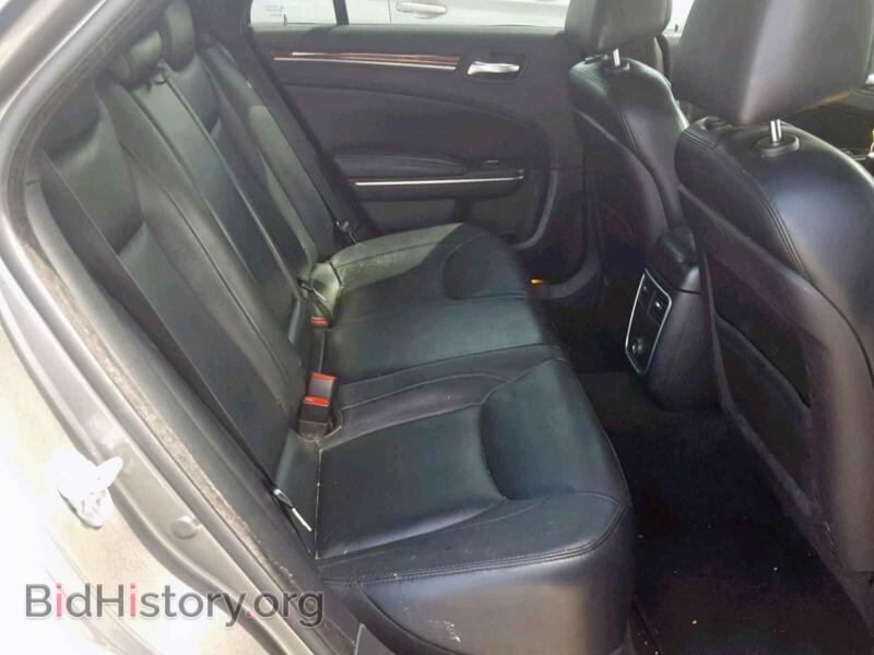 2012 Chrysler 300 (VIN 2C3CCACG6CH249037) — photo 6 of 10