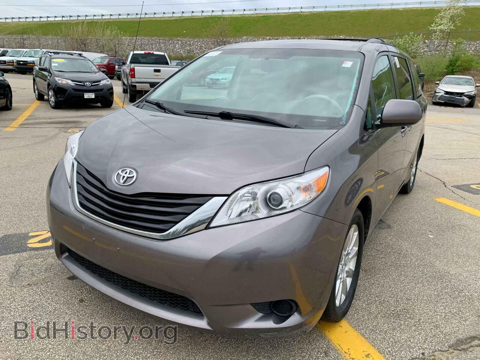 Фотография 5TDJK3DCXBS001998 - TOYOTA SIENNA LE 2011