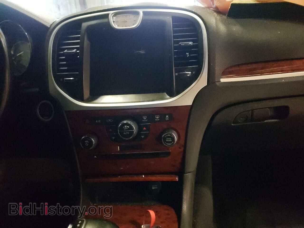 2013 CHRYSLER 300 - VIN: 2C3CCAAG0DH572438 - Фото 9