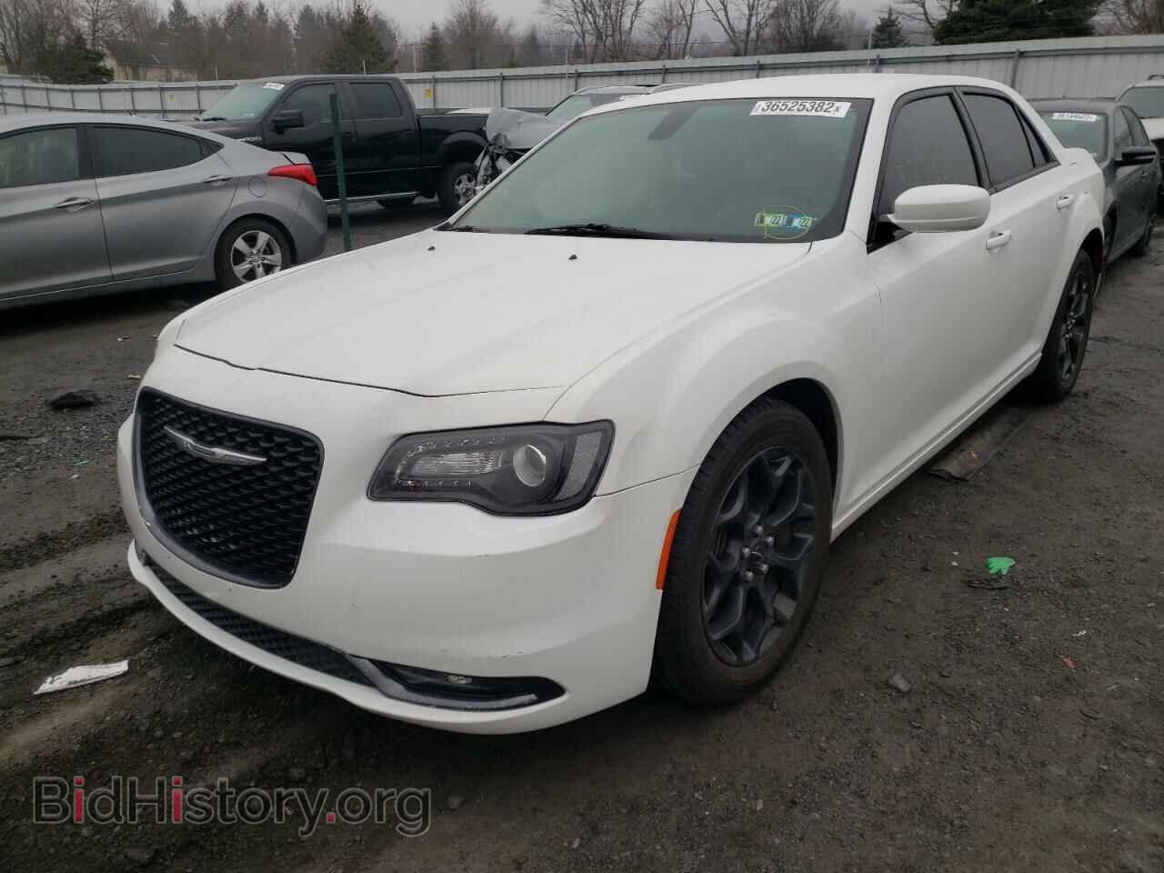2019 CHRYSLER 300 - VIN: 2C3CCAGG4KH648697 - Фото 2