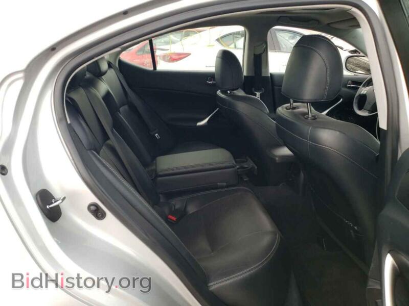 2012 Lexus IS (VIN JTHCE5C20C5002393) — фото 6 из 10