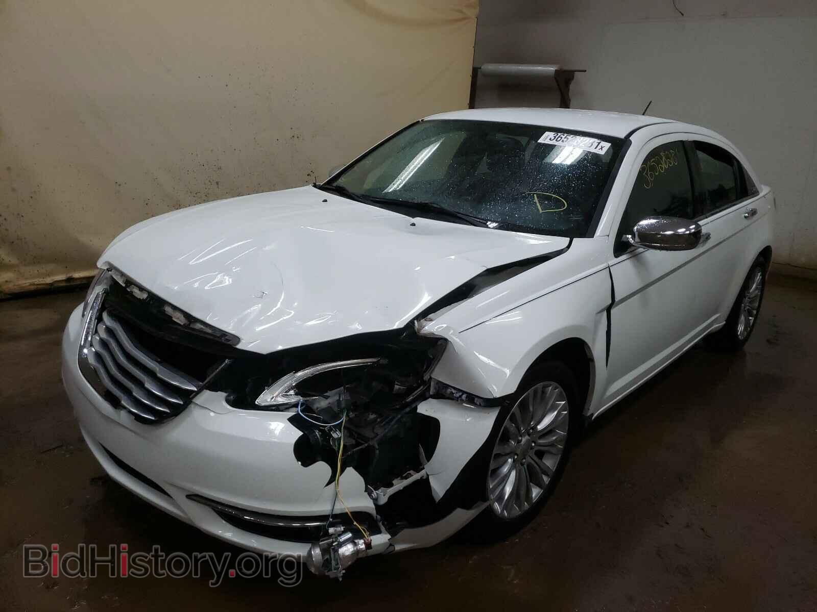 2013 CHRYSLER 200 - VIN: 1C3CCBCG4DN577913 - Фото 2