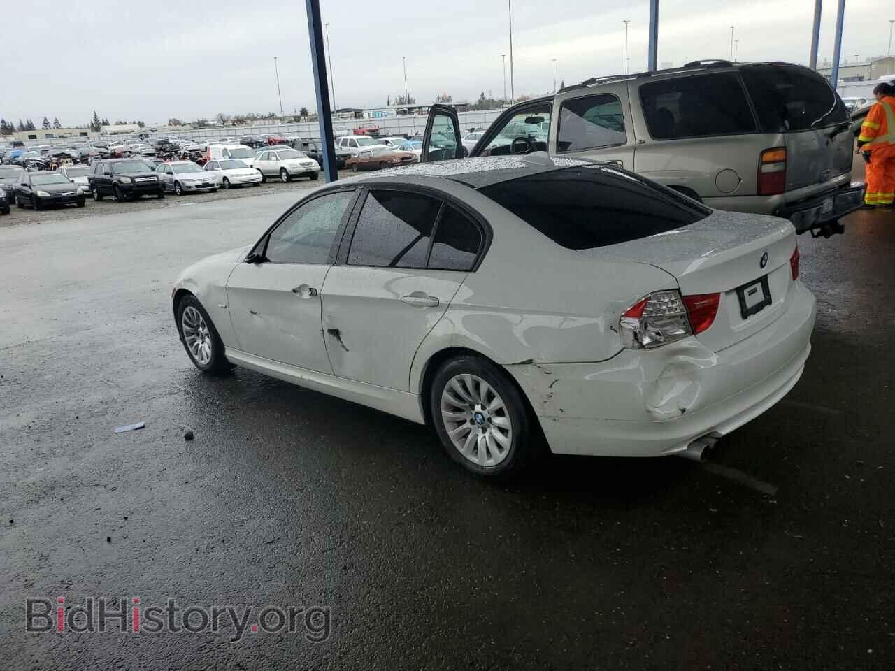 2009 BMW 3 SERIES - VIN: WBAPH53529A434355 - Фото 2