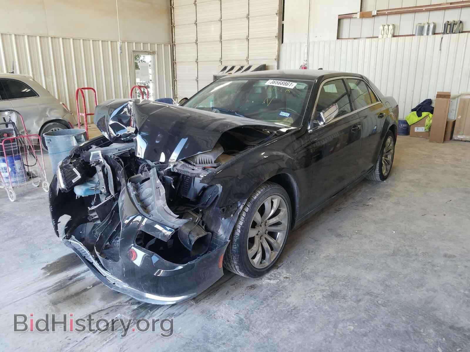 2019 CHRYSLER 300 - VIN: 2C3CCAAGXKH568913 - Фото 2