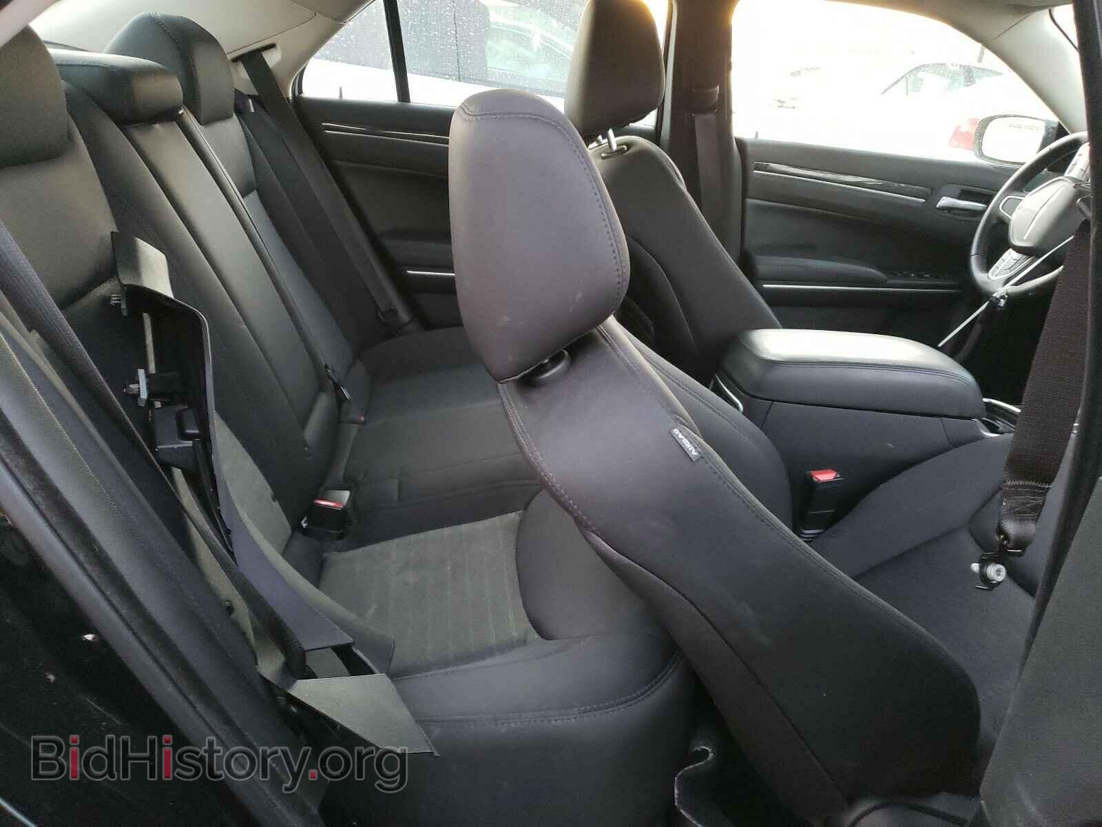 2019 CHRYSLER 300 - VIN: 2C3CCARG4KH548984 - Фото 6
