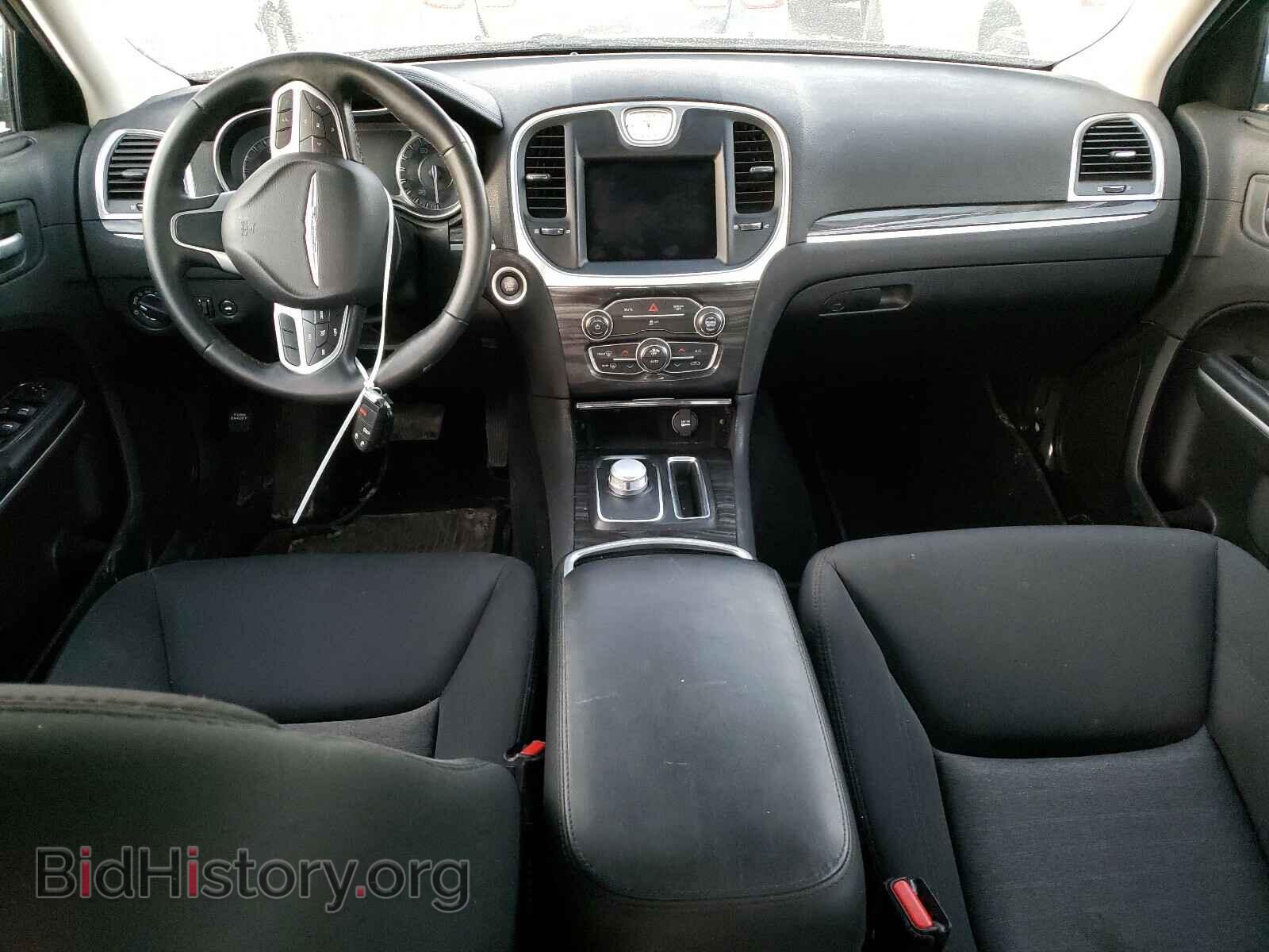 2019 CHRYSLER 300 - VIN: 2C3CCARG4KH548984 - Фото 9
