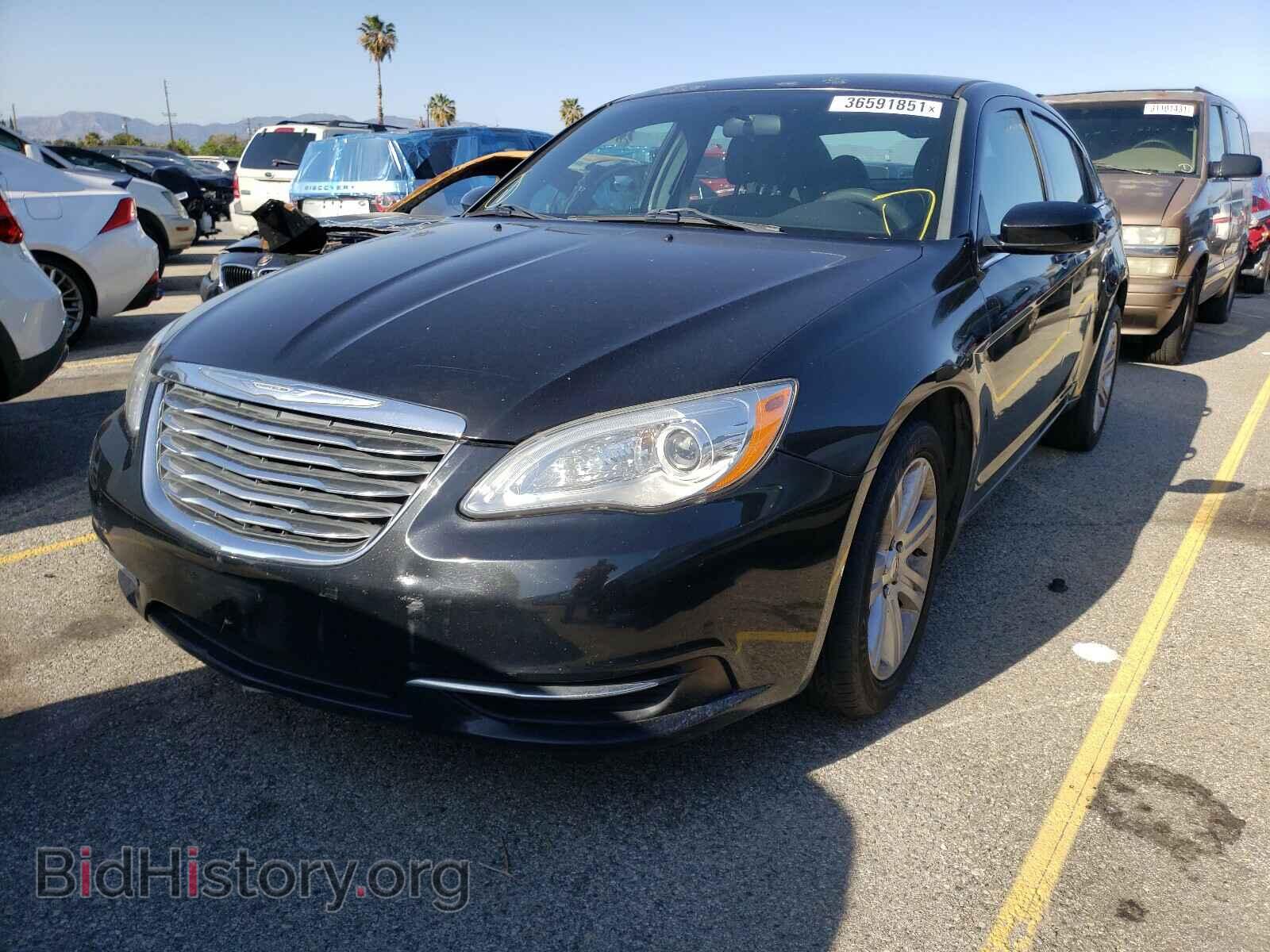2013 CHRYSLER 200 - VIN: 1C3CCBAB3DN764311 - Фото 2