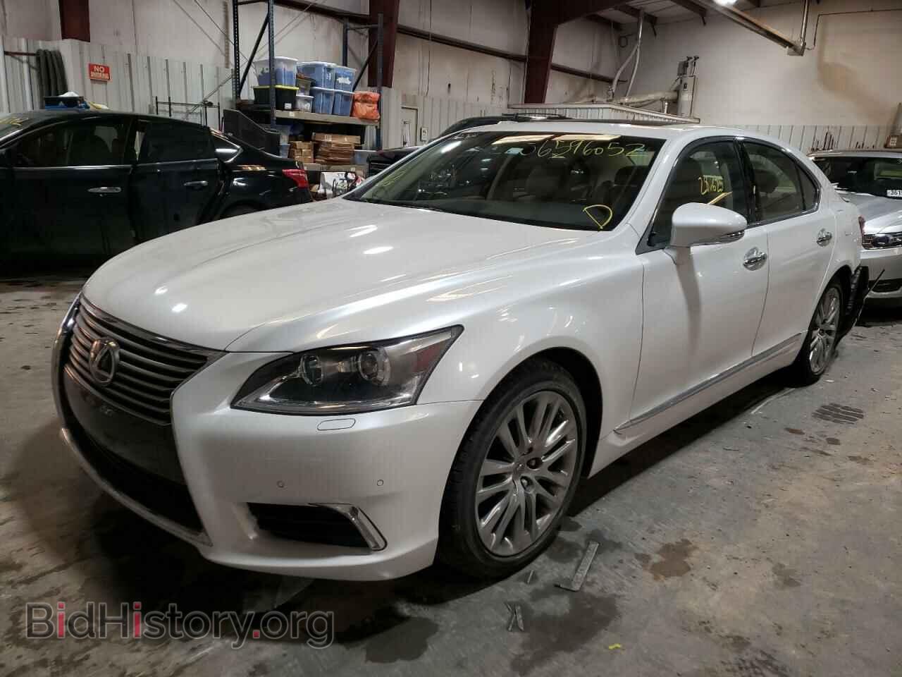 2016 LEXUS LS460 - VIN: JTHBL5EF6G5142049 - Photo 2