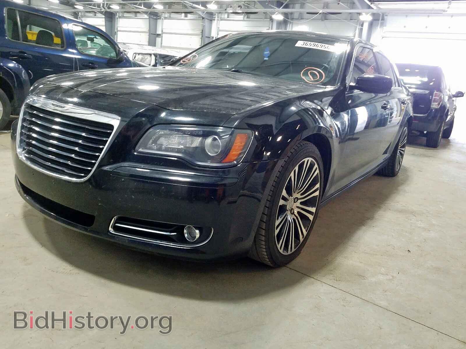 2013 CHRYSLER 300 - VIN: 2C3CCABGXDH514870 - Фото 2