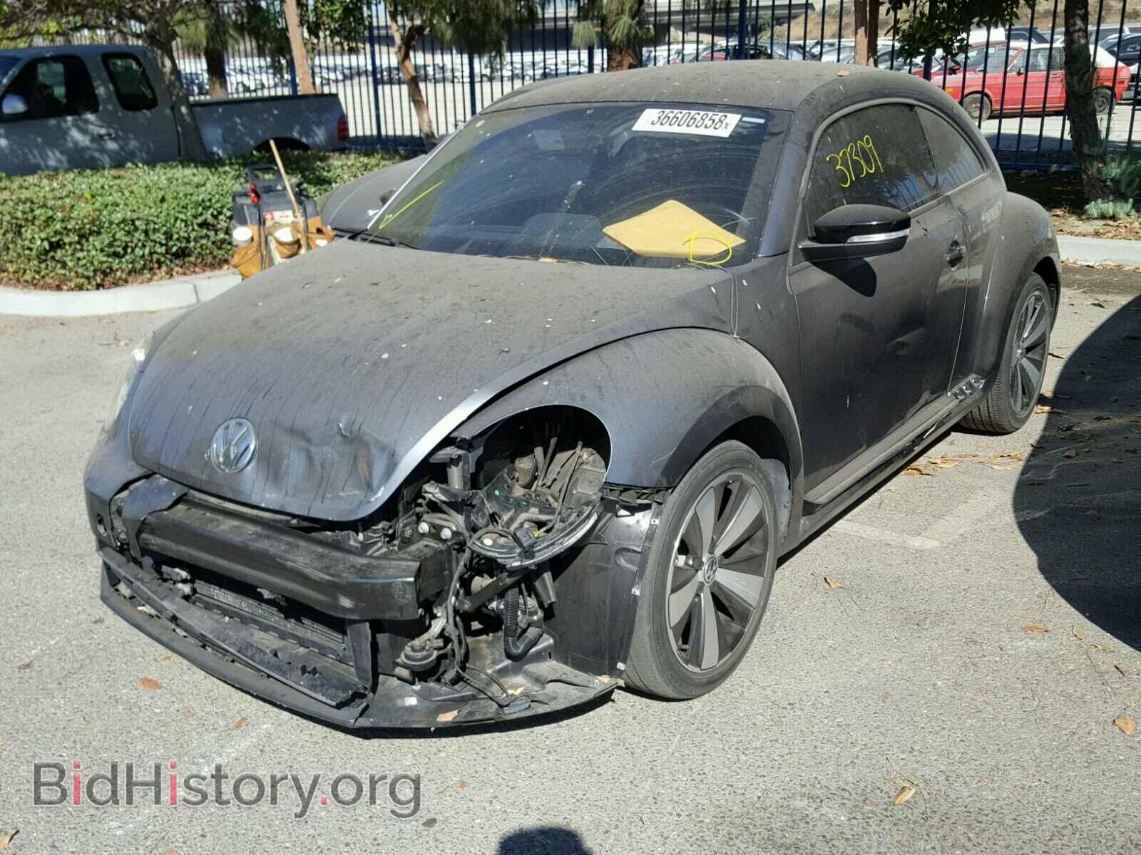 2013 VOLKSWAGEN BEETLE - VIN: 3VWVA7AT4DM618362 - Фото 2