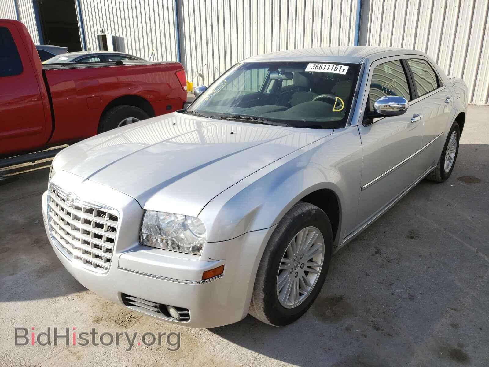 2010 CHRYSLER 300 - VIN: 2C3CA4CD2AH199800 - Фото 2