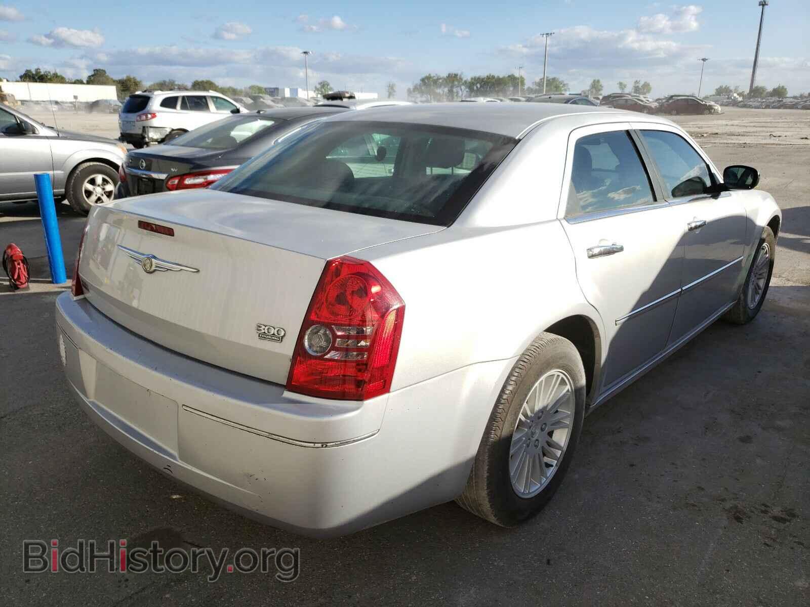 2010 CHRYSLER 300 - VIN: 2C3CA4CD2AH199800 - Фото 4