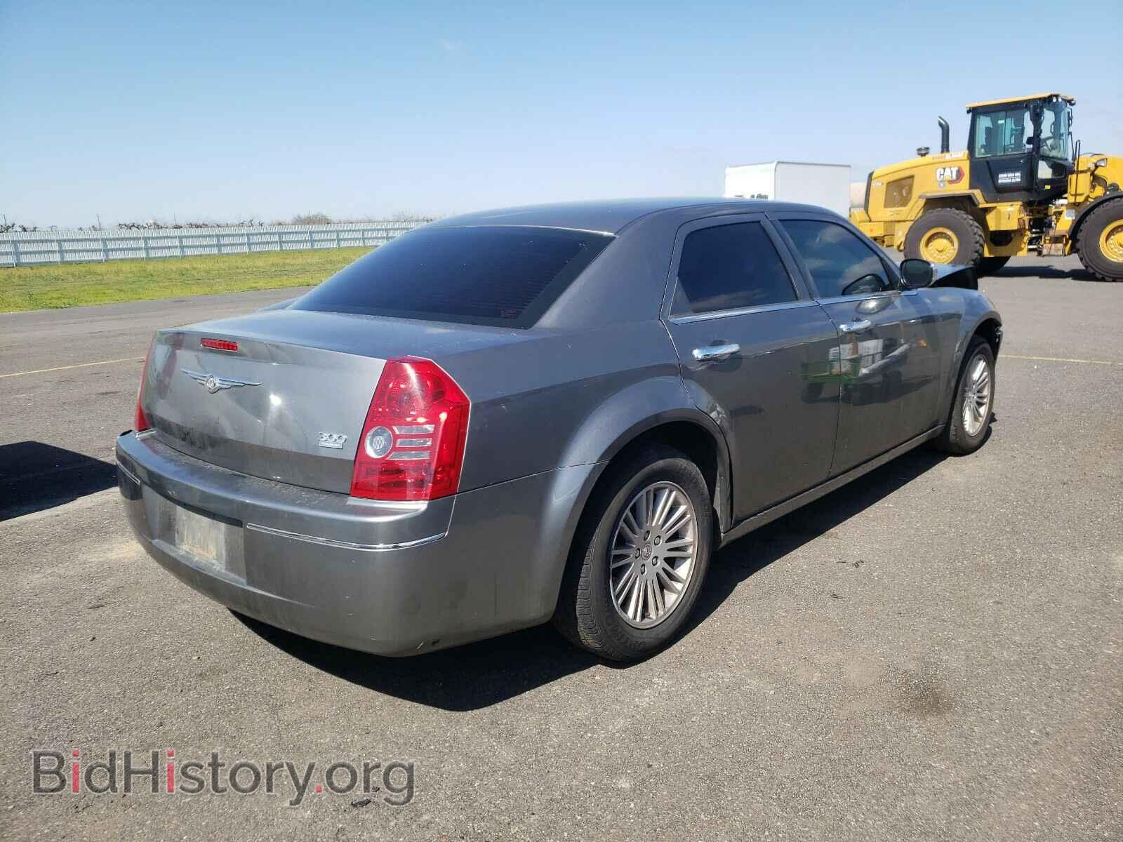2010 CHRYSLER 300 - VIN: 2C3CA4CD6AH318853 - Фото 4