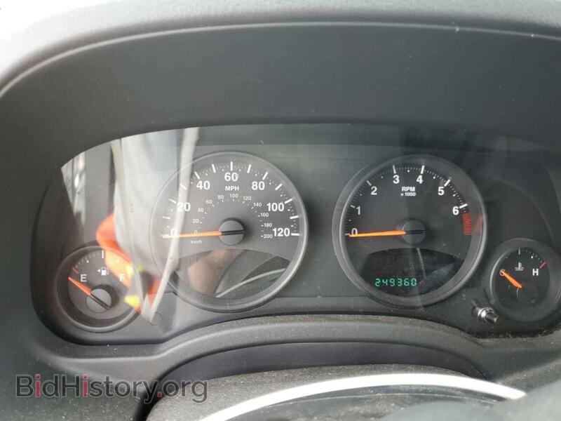 2011 Jeep COMPASS (VIN 1J4NT1FA1BD190075) — фото 9 из 13